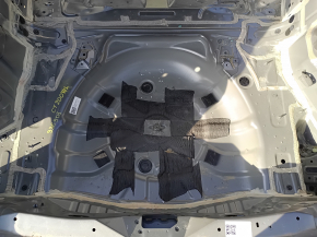 Корыто багажника Lexus CT200h 11-17 на кузове