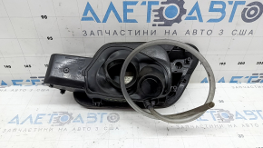 Лючок бензобака VW Jetta 19-26 с корпусом, сломана защелка