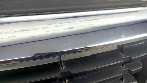 Решетка радиатора grill VW Jetta 22-24 без эмблемы, под радар, царапины, песок