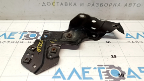 Suportul aripii stângi la un Lexus CT200h 11-17 este îndoit.