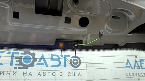 Дверь багажника голая со стеклом Audi Q3 83A 19-25 тонировка, графит LX7G, с трапецией и поводком, царапины на стекле, тычки