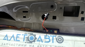 Дверь багажника голая со стеклом Audi Q3 83A 19-25 тонировка, графит LX7G, с трапецией и поводком, царапины на стекле, тычки