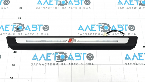 Ornamente prag exterior față Audi Q3 83A 19-25 negre cu iluminare din spate, S-Line, cromate, uzate
