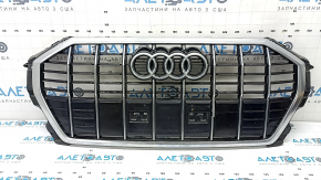 Решетка радиатора grill в сборе Audi Q3 83A 19-25 черный глянец с матовый хром, с эмблемой, трещина, надломан молдинг, сломаны крепления, тычки