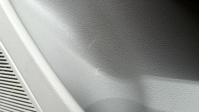 Panou decorativ ușă, spate dreapta, Audi Q7 20-24, piele gri, inserție din piele gri, cotieră din piele gri, ornamente din lemn negru lucios și închis la culoare, Bang & Olufsen, cu mâner, zgârieturi, crestături