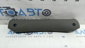 Вставка Isofix заднего ряда 2 ряда сидений правое Audi Q7 16-26 кожа серая, потерта