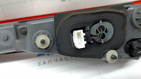 Фонарь внутренний крышка багажника центральный Hyundai Elantra 21-23 галоген с кнопкой keyless, царапины