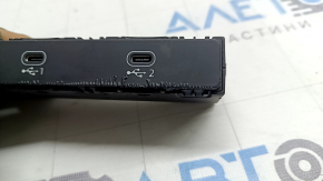 USB Hub Audi Q7 16-26 полезло покрытие