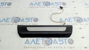 Накладка порога задняя правая внешняя Audi Q7 16-26 черная с хромом, подсветка, царапины