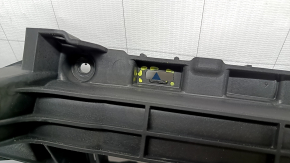 Каркас решетки радиатора grill Audi Q7 20-24 сломаны крепления, треснута