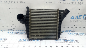 Интеркулер правый Audi Q7 20-26 3.0T MHEV, сломано крепление, примяты соты, примят