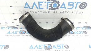 Патрубок интеркулера левый верхний Audi Q7 20-26 3.0T MHEV на впуск, резина