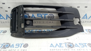 Решетка переднего бампера правая Audi Q7 20-26 структура, под парктроник и заглушку буксир крюка, треснута