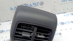 Накладка центральной консоли задняя Ford Escape MK4 20-26 черная, без прикуривателя, царапины, трещина в креплении