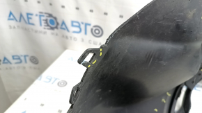 Bara spate, fără accesorii, Ford Escape MK4 20-26, cu senzori de parcare și fără bara de remorcare. Structură, zgârieturi, inelul senzorului de parcare cojit, rupt, fragment lipsă.
