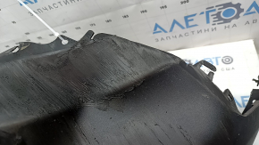 Bara spate, fără accesorii, Ford Escape MK4 20-26, cu senzori de parcare și fără bara de remorcare. Structură, zgârieturi, inelul senzorului de parcare cojit, rupt, fragment lipsă.