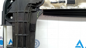 Mecanismul trapei cadrului Toyota Highlander 14-19 este acoperit de funingine, plasticul este topit.