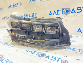 Фара передняя правая в сборе Toyota Prius 50 Prime 17-19 LED