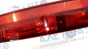 Фонарь заднего бампера правый Audi Q5 80A 18-20 потерт, трещина на стекле