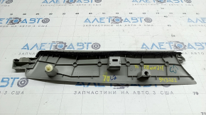 Накладка задней стойки за форточкой верхняя левая Toyota Sienna 21-26 серая, царапины