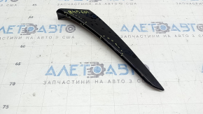 Накладка заднего бампера правая Toyota Sienna 21-26 черный глянец, потерта, сломано крепление, надломано крепление
