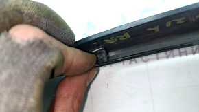 Накладка заднего бампера правая Toyota Sienna 21-26 черный глянец, потерта, сломано крепление, надломано крепление