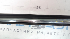 Молдинг дверь-стекло центральный передний правый Toyota Camry v40 хром, надрыв уплотнителя, царапины