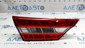 Фонарь внутренний крышка багажника левый Toyota Avalon 13-15 царапины