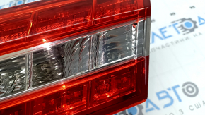 Фонарь внутренний крышка багажника правый Toyota Avalon 13-15 царапины