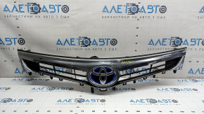 Решетка радиатора grill Toyota Avalon 13-15 hybrid с эмблемой, потерта, сломано крепление