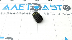 Отбойник капота правый Kia K5 21-26 на телевизоре