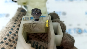 Механизм ручки двери передней левой Kia K5 21-26 надломано крепление