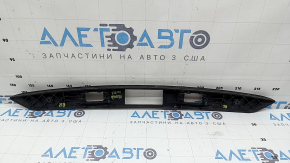 Планка подсветки номера двери багажника VW Tiguan 09-13 потерта