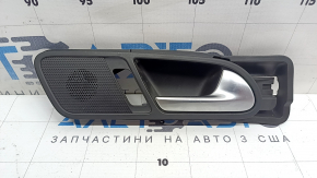 Ручка двери внутренняя задняя правая VW Tiguan 09-17 с пищалкой Dynaudio, треснута сетка динамика