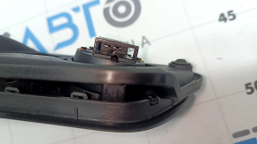 Ручка двери внутренняя задняя правая VW Tiguan 09-17 с пищалкой Dynaudio, треснута сетка динамика