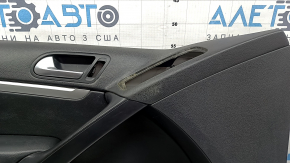 Обшивка двери карточка передняя левая VW Tiguan 09-17 черная, подлокотник кожа черный, вставка черная кожа, хром молдинг, под акустику Dynaudio, с ручкой хром, под химчистку, царапины