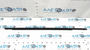 Молдинг дверь-стекло центральный задний левый Kia K5 21-24 черный, царапина