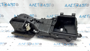Carcasa încălzitorului și ventilația goale ale unui VW Tiguan 2009-2018