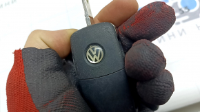 Ключ VW Tiguan 12-16 4 кнопки, раскладной, царапины
