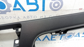 Накладка передней панели центральная нижняя Kia Niro 23-26 царапины, надломано крепление