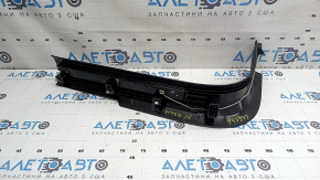Prag interior ușă dreapta față negru Volvo XC90 16-23 cu inserție cromată și iluminare din spate, zgârieturi, suport conector defect