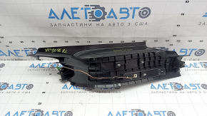 Накладка порога задняя левая внутренняя Volvo XC90 16-23 с подсветкой, черная, треснута подсветка