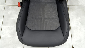 Водительское сидение Kia Niro 23-26 с airbag, электрическое, подогрев, комбинированное ткань+кожа черное, царапины на спинке