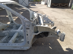 Panou lateral dreapta față al unui Kia Niro 23-26 HEV, PHEV pe caroserie, alb, îndoit