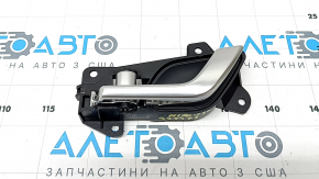 Ручка двери внутренняя задняя левая Kia Niro 23-26 хром, царапина
