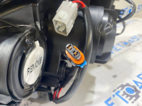 Фара передняя правая Subaru Impreza WRX GH 08-11 галоген с кронштейном