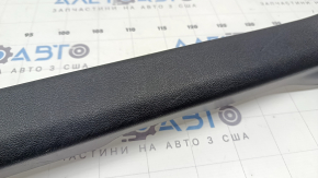 Накладка порога передняя правая Toyota Prius 50 16-22 черная, потерта