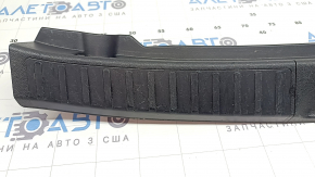 Накладка проема багажника Toyota Prius 50 16-22 черная, с заглушкой, царапины