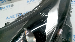 Фара передняя правая в сборе Toyota Prius 50 19-22 LED, сколы