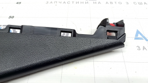 Накладка задней стойки верхняя левая Toyota Prius 50 21-22 черная, потерта